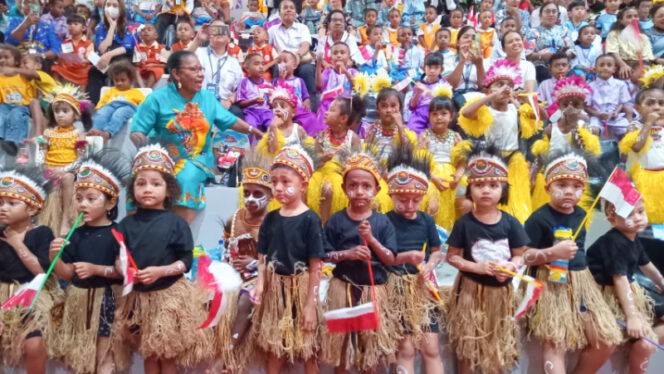 
					Ribuan siswa-siswi PAUD dan TK ikut peringati HAN ke 41 Tahun 2025 Tingkat Kota Jayapura. (KabarPapua.co/Natalya Yoku)