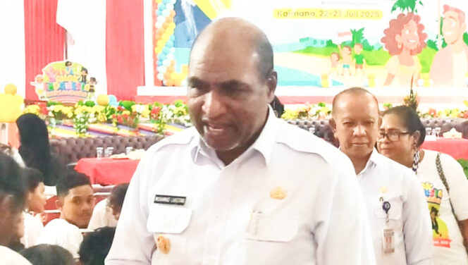 
					Wagub Papua Barat, Mohamad Lakotani saat menghadiri puncak HAN ke 41 Papua Barat di Gedung Pertemuan Krooy Kaimana, Rabu, 23 Juli 2025. (KabarPapua.co/Yosias Wambrauw)