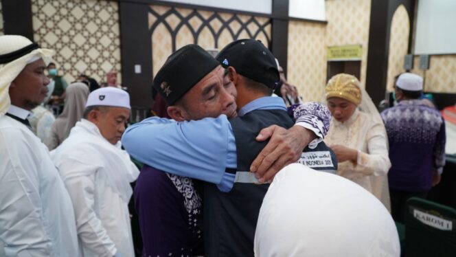 
					Kedatangan jemaah haji Kloter 31 di Tanah Air. Foto: Kemenag Provinsi Papua  