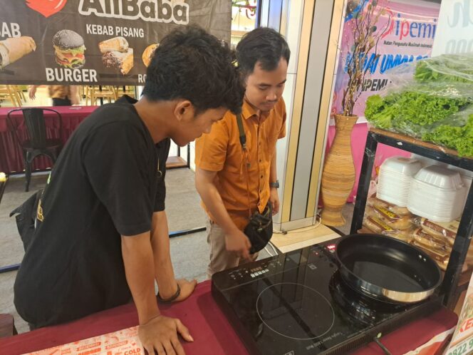 
					Penggunaan kompor listrik di kalangan UMKM Manokwari. Foto: PLN Papua