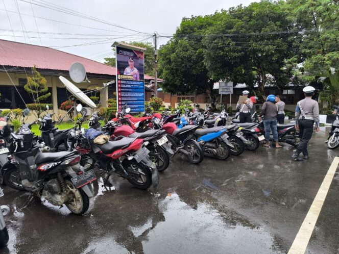
					Kendaraan roda dua yang terjaring Operasi Patuh Noken di nabire. Foto: Polres Nabire