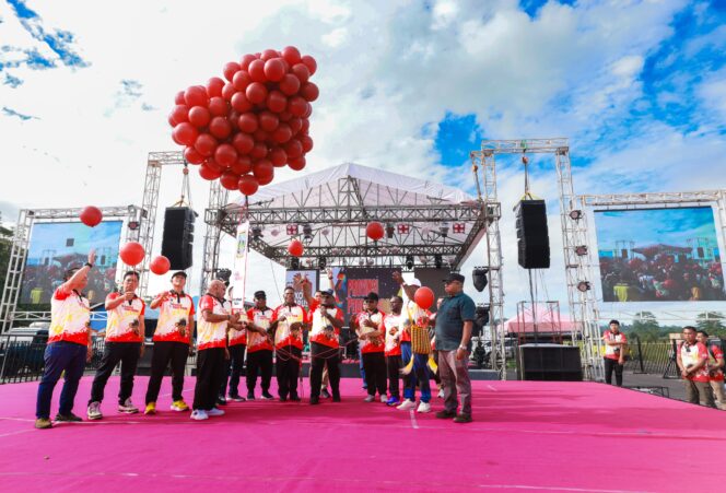 
					pelepasan balon udara, tanda dimulainya rangkaian HUT ke-3 Provinsi Papua Tengah. Foto: Humas PPT 