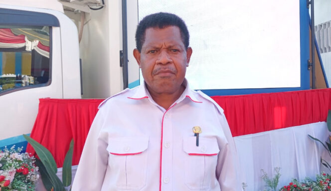 
					Kepala Dinas Pemberdayaan Masyarakat Kampung (DPMK) Kota Jayapura, Makzi Atanay. (KabarPapua.co/Natalya Yoku)