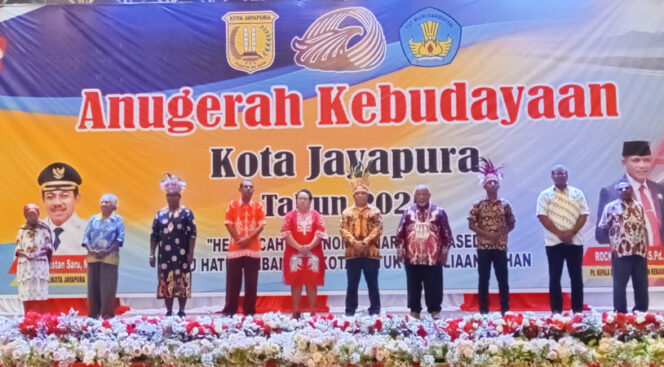 
					10 Pelaku Budaya di Kota Jayapura yang terima Anugerah Kebudayaan 2025. (KabarPapua.co/Natalya Yoku)