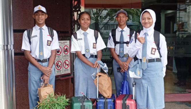 
					Empat pelajar perwakilan Kepulauan Yapen yang lolos Paskibraka Provinsi Papua 2025. (Foto dok: PPI Kabupaten Kepulauan Yapen)