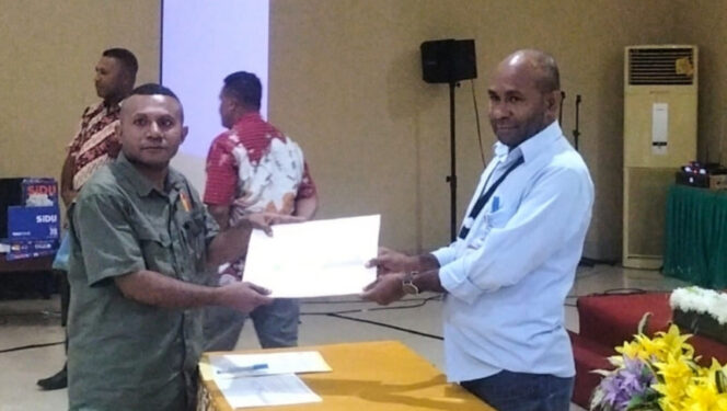 
					KPU dan Bawaslu Kepulauan Yapen yang menuntaskan rekapitulasi hasil PSU Pilgub Papua. Foto: Ainun Faathirjal/KabarPapua.co