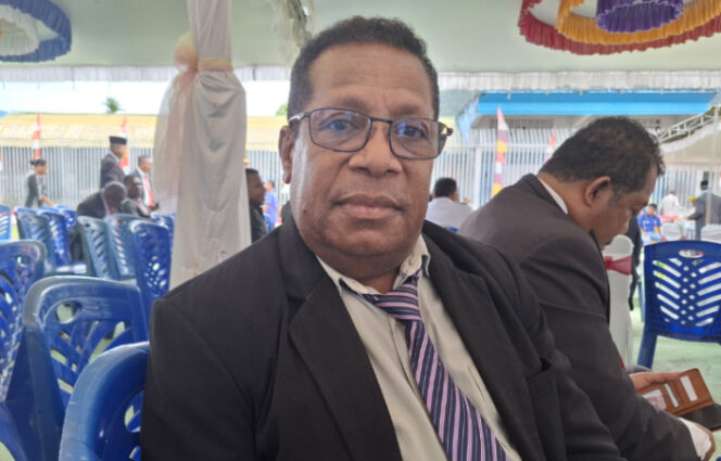 
					Kepala Dinas Sosial Kabupaten Kepulauan Yapen, Saskar Paiderouw. (IST)