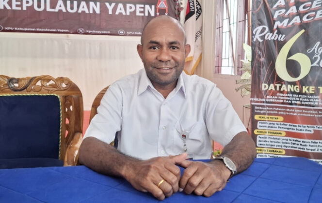 
					Ketua KPU Kepulauan Yapen, Zakeus Rumpedai. (KabarPapua.co/Ainun Faathirjal)