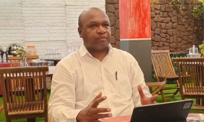 
					Juru bicara pasangan calon Gubernur dan Wakil Gubernur Papua, Benhur Tomi Mano- Constan Karma (BTM-CK), Marshel Morin. Foto: Natalya Yoku/KabarPapua.co