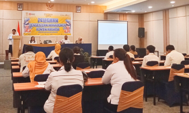 
					Masyarakat di 10 kampung adat di Kota Jayapura ikuti pelatihan konten kreator. (KabarPapua.co/Natalya Yoku)