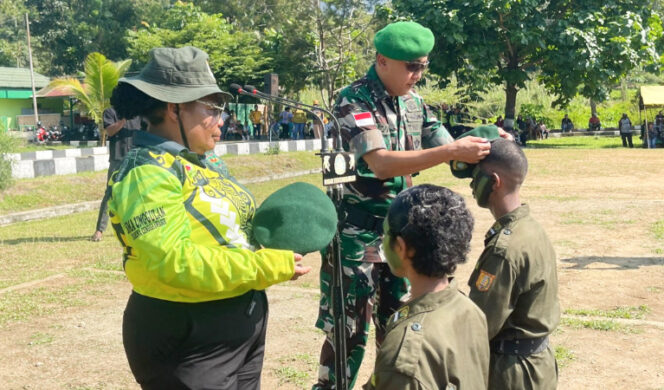 
					Saat pembaretan para pelajar SMA Unggulan Taruna Cenderawasih di Rindam XVII Cenderawasih. (IST)