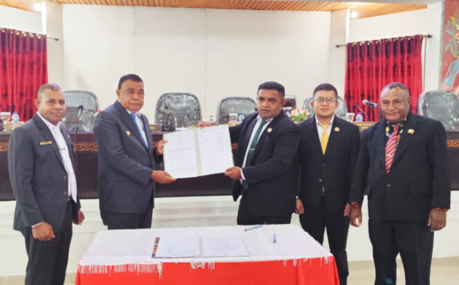 
					DPRK Kepulauan Yapen resmi sahkan Raperda RPJMD 2025-2029 dan Pertanggungjawaban APBD 2024. (KabarPapua.co/Ainun Faathirjal)