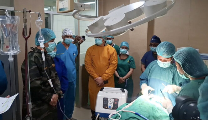 
					Suasana operasi bibir sumbing secara gratis bagi anak-anak  di Papua. (IST) 
