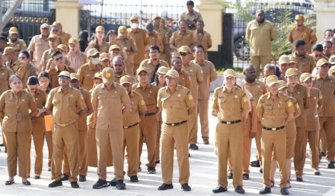 
					Apel gabungan di lingkungan Pemprov Papua, digelar di halaman Kantor Gubernur Papua, Kota Jayapura, Papua, Senin, 4 Agustus 2025. (Foto dok: Diskominfo Papua)  