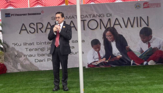 
					Presdir PTFI Tony Wenas saat memberikan sambutan di Asrama Tomawin, Tembagapura, Minggu sore, 17 Agustus 2025. (KabarPapua.co)
