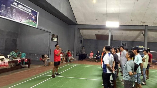 
					Dandim Yawa saat memberikan sambutan pada pembukaan Transito Cup Badminton di Serui. Foto: Kodim Yawa