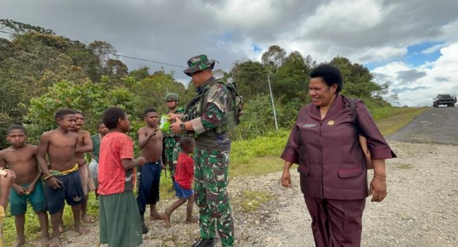 
					Satuan Tugas Pengamanan Perbatasan (Satgas Pamtas) RI–PNG Statis Koops Swasembada Yonif 751/VJS bakal membantu pemulangan warga pasca-kerusuhan di Kabupaten Pegunungan Bintang.  Foto: Yonif 751/VJS 
