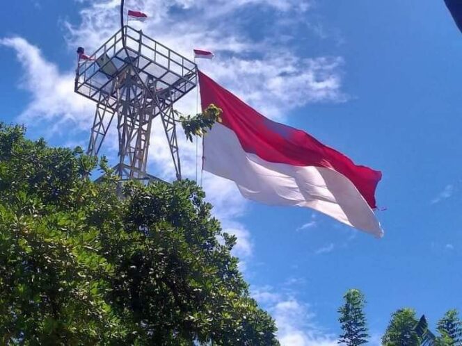 
					Direktorat Jenderal Perhubungan Laut - Distrik Navigasi Tipe A Kelas I Sorong mengibarkan bendera raksasa pada momen HUT ke-80 RI. Foto: ist