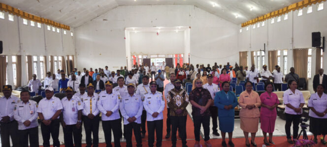 
					Peserta konsultasi publik di Pemda Puncak. Foto: Diskominfo Puncak.