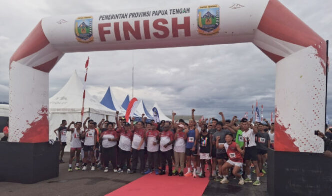 
					Pembukaan lomba lari 10 kilometer di Provinsi Papua Tengah. Foto: Humas PPT