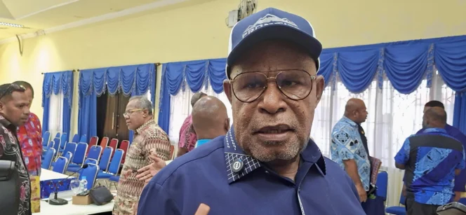 
					Bupati Jayapura, Yunus Wonda usai rapat evaluasi peningkatan PAD. Foto: Jayapurakab.go.id