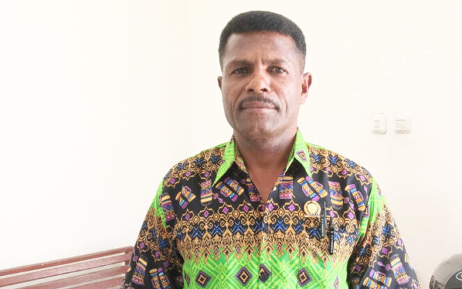 
					Septinus Marariampi, Anggota DPRK Kaimana, Papua Barat (KabarPapua.co/Yosias Wambrauw)