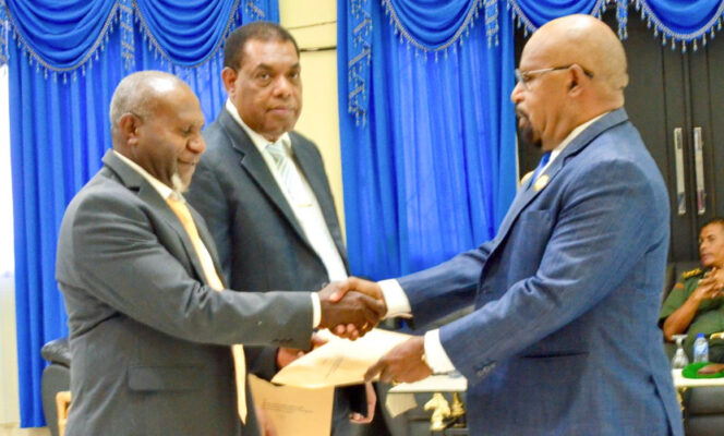 
					Bupati Jayapura Yunus Wonda saat lantik sejumlah pejabat di lingkup Pemkab Jayapura. (Foto dok: jayapurakab.go.id)

