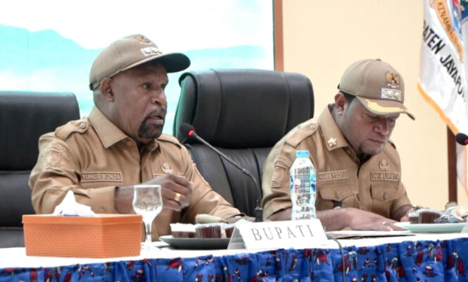 
					Rapat dihadiri Bupati Jayapura Yunus Wonda didampingi Wakil Bupati Jayapura Haris Richard Yocku. (Foto dok: jayapurakab.go.id)