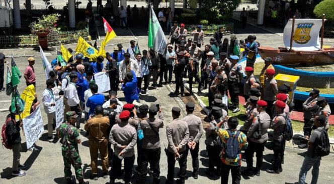 
					Unjuk rasa mahasiswa yang tergabung dalam Cipayung Plus ke DPR Papua. Foto: Humas Polda Papua