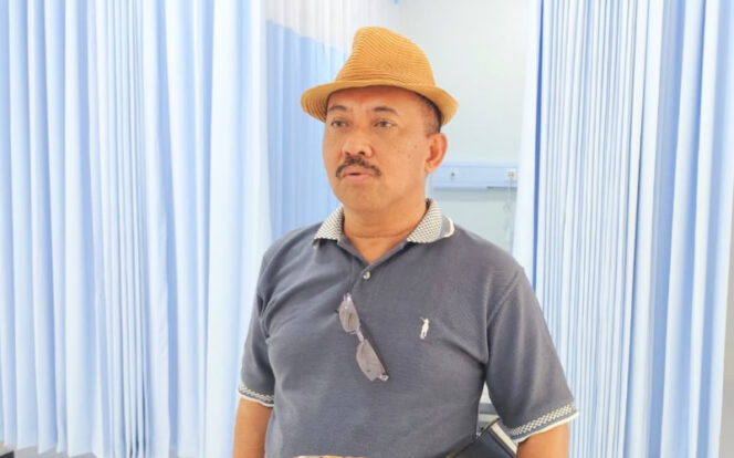 
					Saat wawancara Dewan Pengawas RSUD Serui, drg. Josef Rinta. (KabarPapua.co/Ainun Faathirjal)