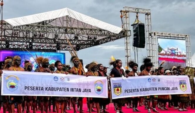 
					Pelajar dari kabupaten di Provinsi Papua Tengah yang mengikuti Festival Budaya Pelajar Papua Tengah. Foto: Humas PPT 