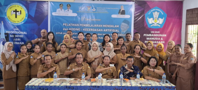 
					Ratusan guru di Yapen yang dilatih  Pembelajaran Mendalam dan Koding Kecerdasan Artifisial.  Foto: Ainun Faathirjal/KabarPapua.co