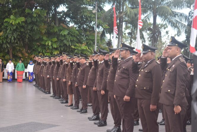
					Kejaksaan Tinggi Papua saat apel Hari Kejaksaan ke -80. Foto: Imelda/KabarPapua.co