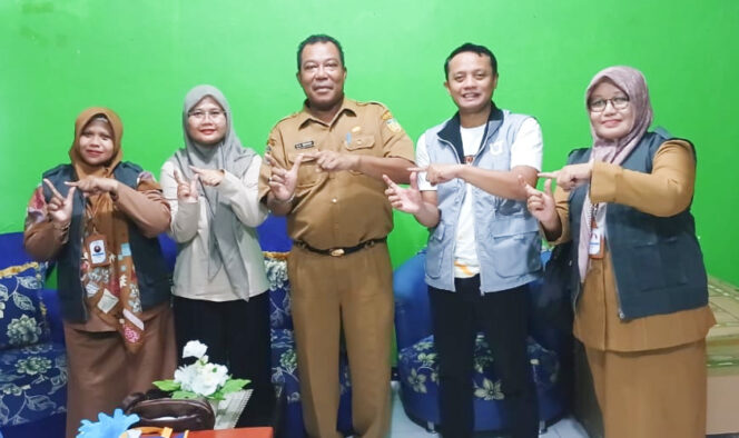 
					Kegiatan kunjungan pertemuan bersama Plt Kadis Pendidikan dan Kebudayaan Kabupaten Kepulauan Yapen, Chisson Haris Merani. (KabarPapua.co/Ainun Faathirjal)