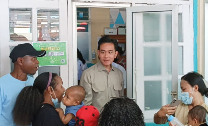
					Kunjungan Wapres RI Gibran Rakabuming Raka di Puskesmas Kampung Harapan, Kabupaten Jayapura, Papua. (KabarPapua.co/Imelda)
