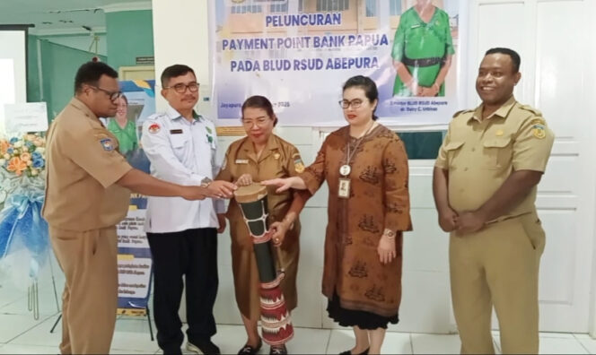
					Saat peuncuran layanan Payment Point di RSUD Abepura, Kota Jayapura, Papua. (KabarPapua.co/Natalya Yoku)
