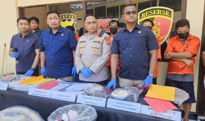 
					Pengungkapan kasus penambangan emas ilegal di Keerom. (Foto dok: Humas Polda Papua)