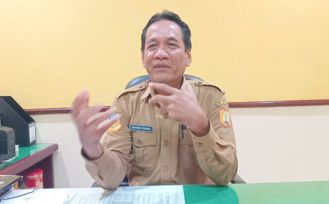 
					Pelaksana Tugas (Plt) Kepala Dinas Sosial Kota Jayapura Matius Pawara. (KabarPapua.co/Natalya Yoku) 