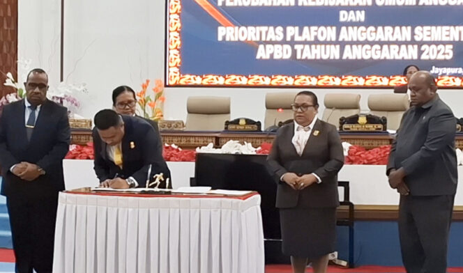
					Rapat Paripurna penandatanganan perubahan KUA-PPAS APBD 2025. (KabarPapua.co/Imelda)