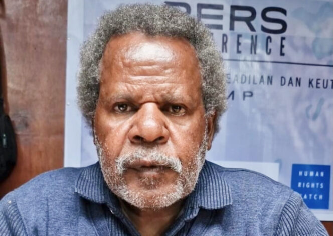 
					Direktur Eksekutif Yayasan Keadilan dan Keutuhan Manusia Papua, Theo Hesegem. (IST)