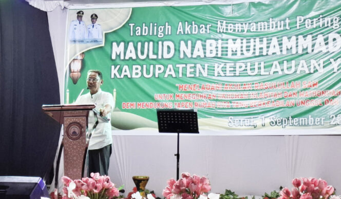 
					Sambutan Wakil Bupati Kepulauan Yapen Roi Palunga dalam Tabliq Akbar sambut Maulid Nabi. (Foto dok: Humas Pemkab Kepulauan Yapen)