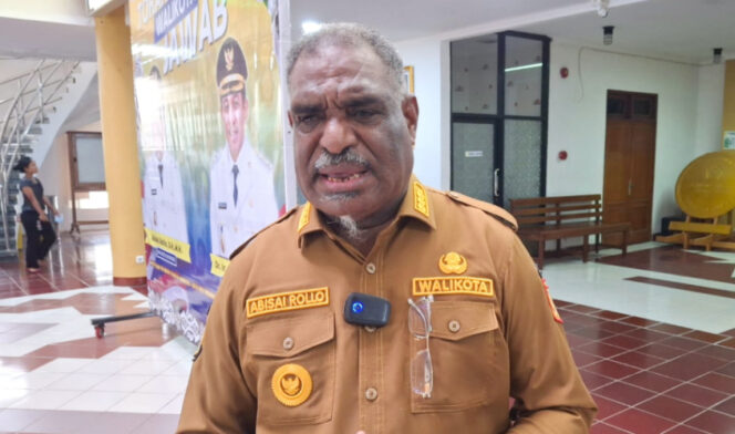 
					Wali Kota Jayapura, Abisai Rollo. (KabarPapua.co/Natalya Yoku)