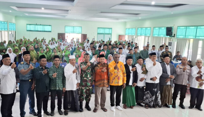 
					Wali Kota Jayapura Abisai Rollo hadiri pelantikan PCNU Kota Jayapura dan sekaligus peringatan Maulid Nabi. (KabarPapua.co/Imelda)
