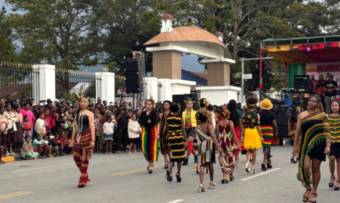 
					Fashion Show pada acara Wamena Raggae. Foto: Agriș Wistrijaya/KabarPapua.co
