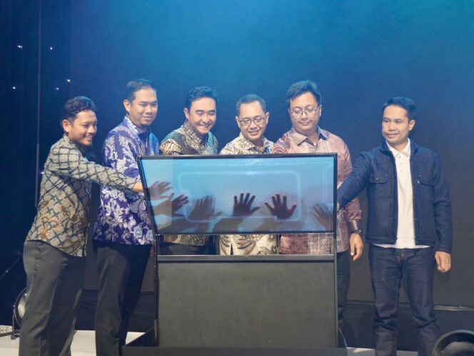 
					Sejumlah petinggi PLN saat peluncuran Home Charging Services (HCS) Ultima di Surabaya, 27 Agustus 2025. Foto: PLN 