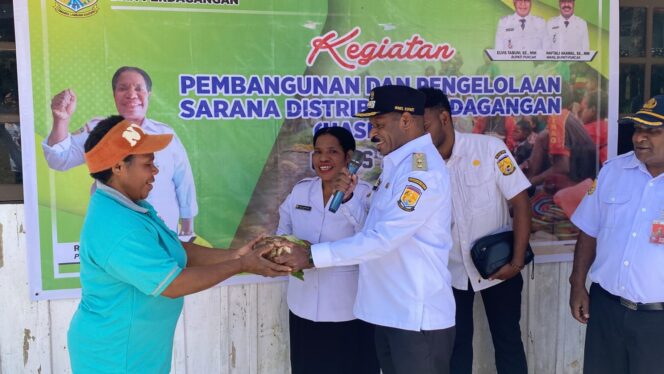 
					Program jual-beli hasil kebun warga di Kabupaten Puncak. Foto: Diskominfo Puncak 