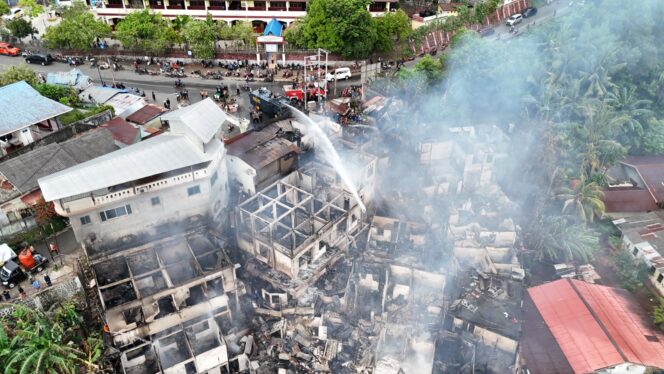 
					Kebakaran 26 rumah di Kelurahan Mandala Distrik Jayapura Utara. Foto: Polresta Jayapura Kota 