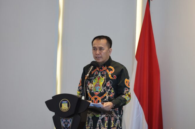 
					Pj Gubernur Papua, Agus Fatoni. Foto: Diskominfo Papua