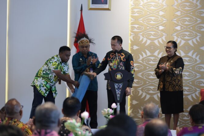 
					Pj Gubernur Fatoni Buka Rapat Kerja Bidang Pendidikan:  Wujudkan Pendidikan Papua Berkualitas