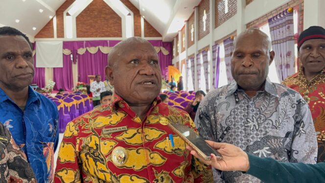 
					Wabup Jayawijaya usai pembubaran panitia Rekonsiliasi. Foto: Agris Wistrijaya/Kabarpapua.co